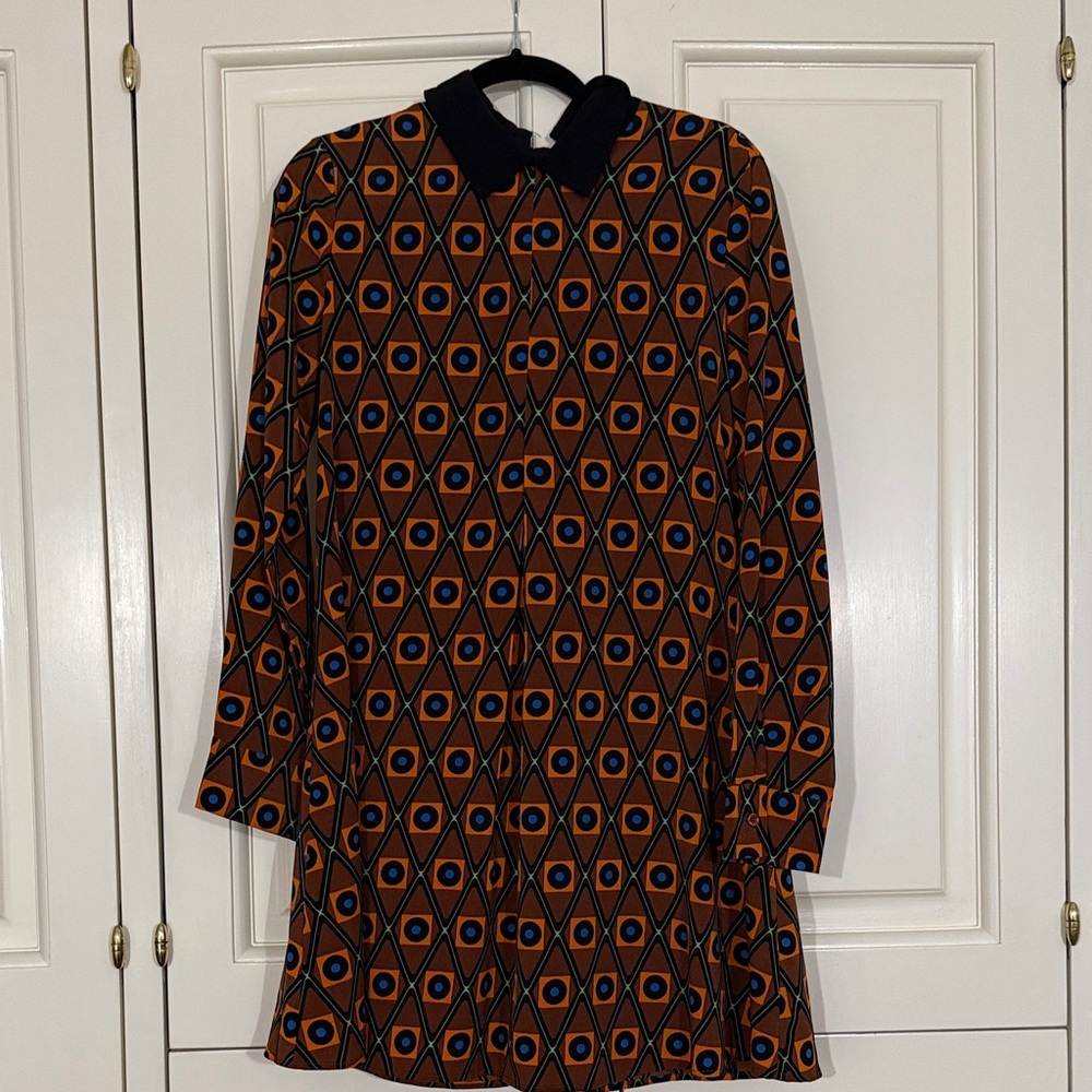 Geometric Patterned Dress with Black Collar